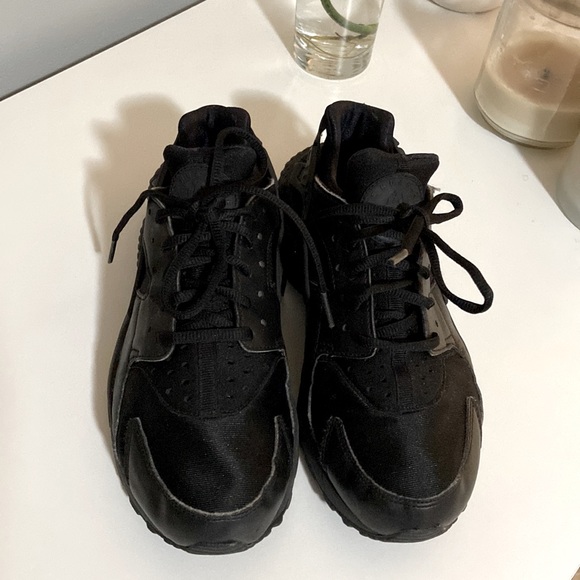 Sneakers - Picture 3 of 4